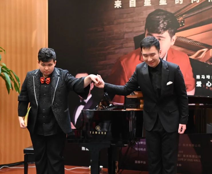 音乐双子星，点亮冬日激情！——AG旗舰厅未来艺术家刘明康爱心公益音乐沙龙
