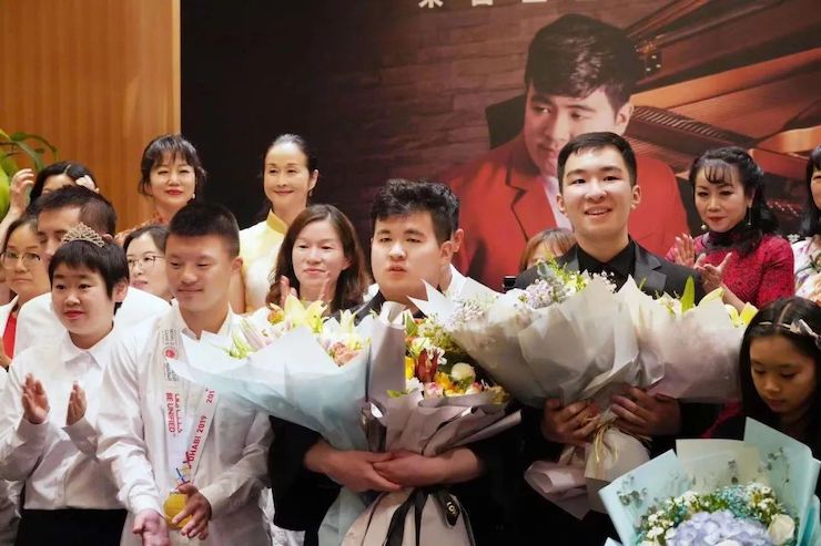 音乐双子星，点亮冬日激情！——AG旗舰厅未来艺术家刘明康爱心公益音乐沙龙